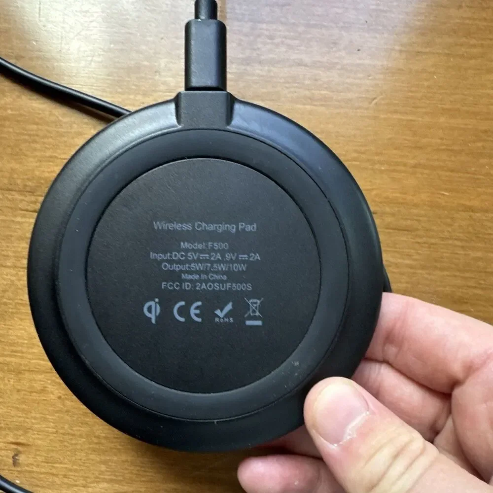 Yootech F500 Qi Wireless Charging Pad 5W/7.5W/10W Black w/ 3.3ft Cable